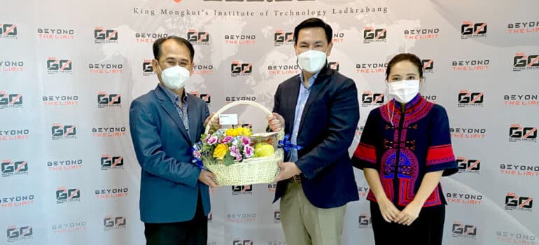 พันธวณิช สวัสดีปีใหม่ อธิการบดีสถาบันเทคโนโลยีพระจอมเกล้าฯ